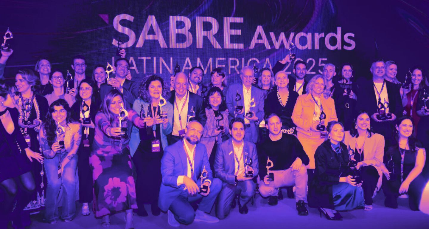 El equipo tras recibir el premio SABRE a la mejor agencia independiente de América Latina. [Foto: ágora]