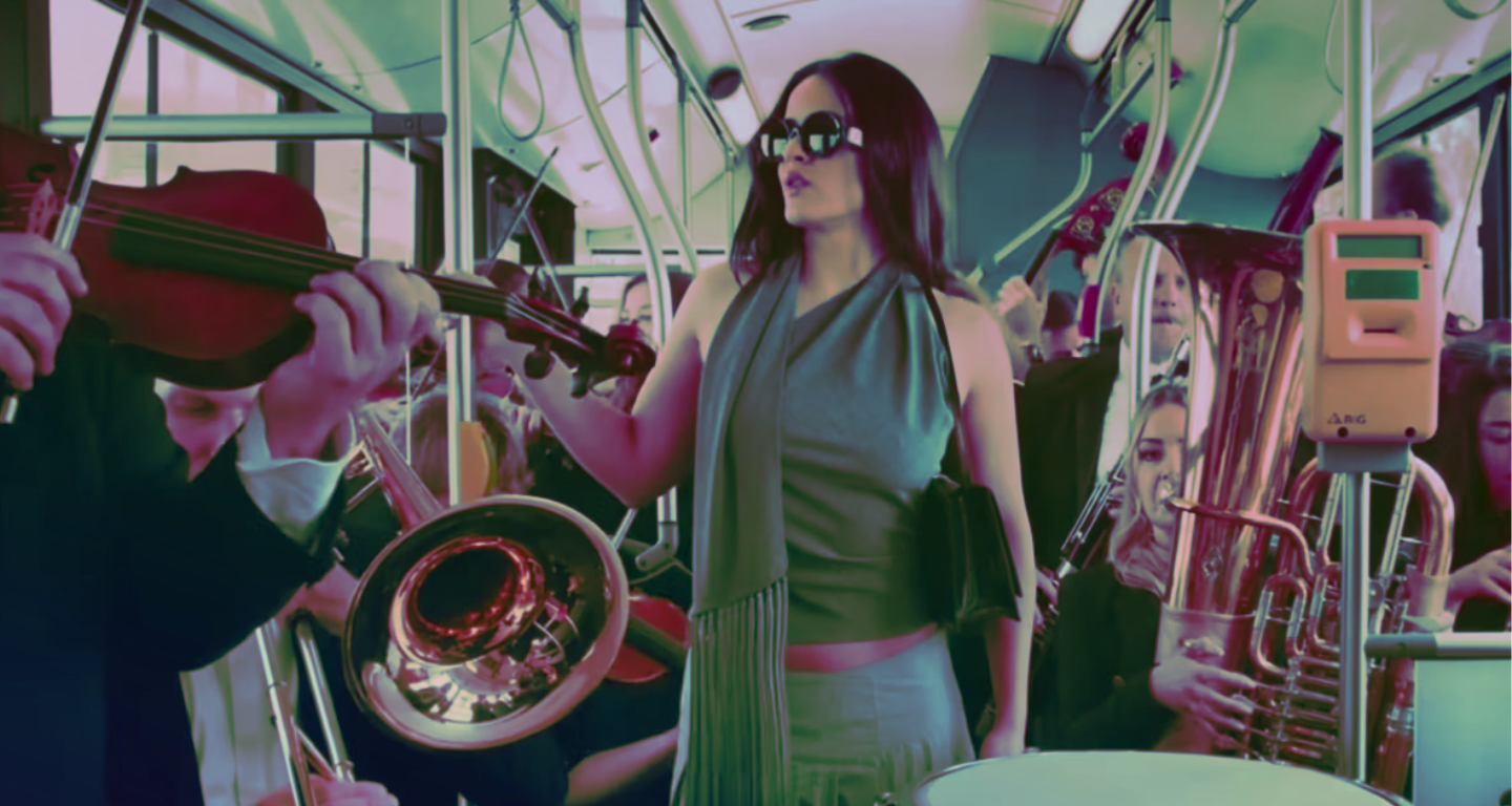 [Foto: Rosalía en un fotograma de “Berghain”. Rosalía/YouTube]
