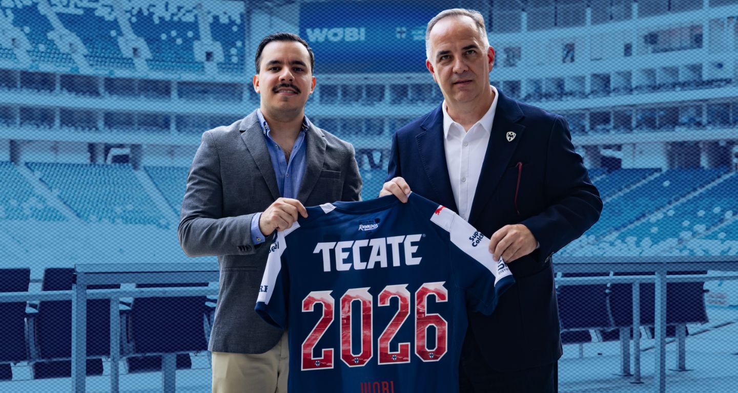 José Carlos Pardo, Director de Marketing de WOBI, y Xavier Sánchez, Director Comercial, Club de Fútbol Monterrey. [Imagen: cortesía WOBI]