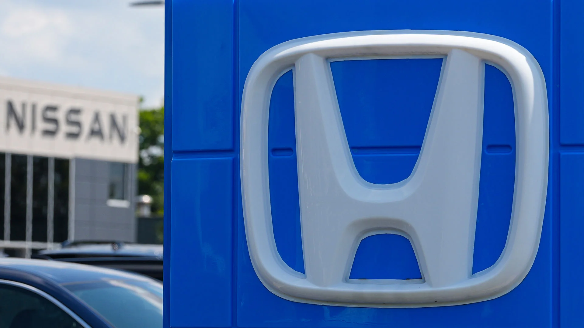 Los concesionarios de Honda y Nissan se muestran en Carmel, Indiana, el miércoles 6 de agosto de 2025. [Foto: Michael Conroy, Archivo/AP Photo]