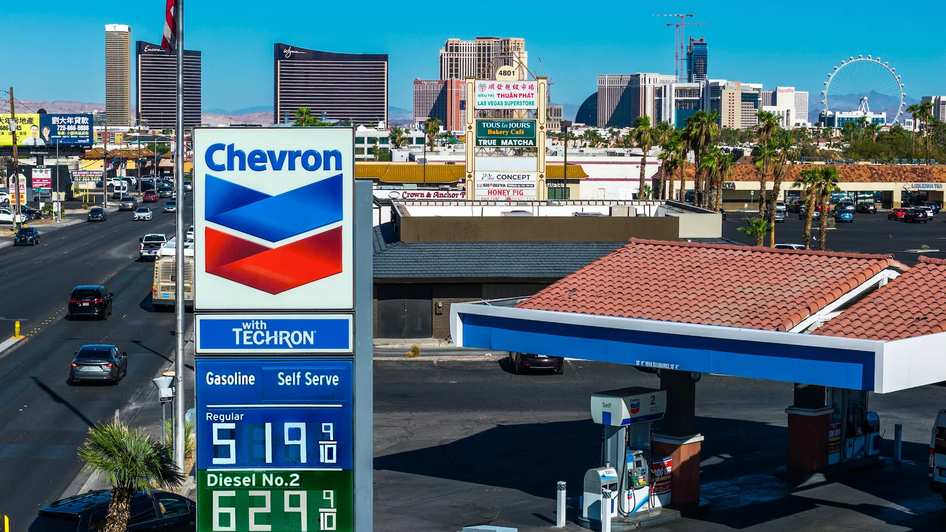 Precios de la gasolinera Chevron mostrados en Las Vegas el jueves 3 de septiembre de 2026 [Foto: LE Baskow/Las Vegas Review-Journal vía AP]

