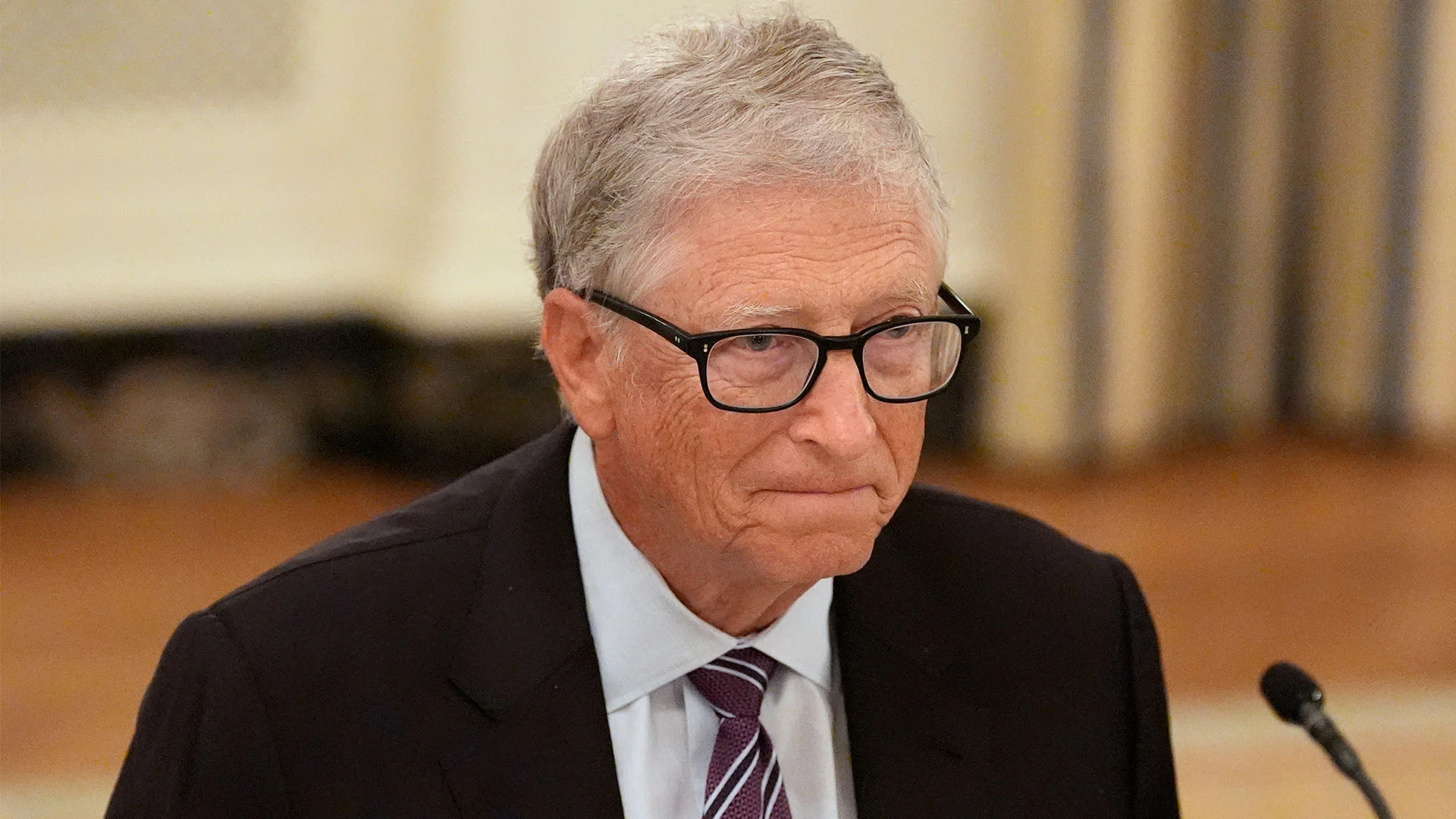 ARCHIVO – Bill Gates, de Microsoft, asiste a una cena con el presidente Donald Trump en el Comedor de Estado de la Casa Blanca, el 4 de septiembre de 2025, en Washington. [Foto: Alex Brandon, Archivo/AP Photo]

